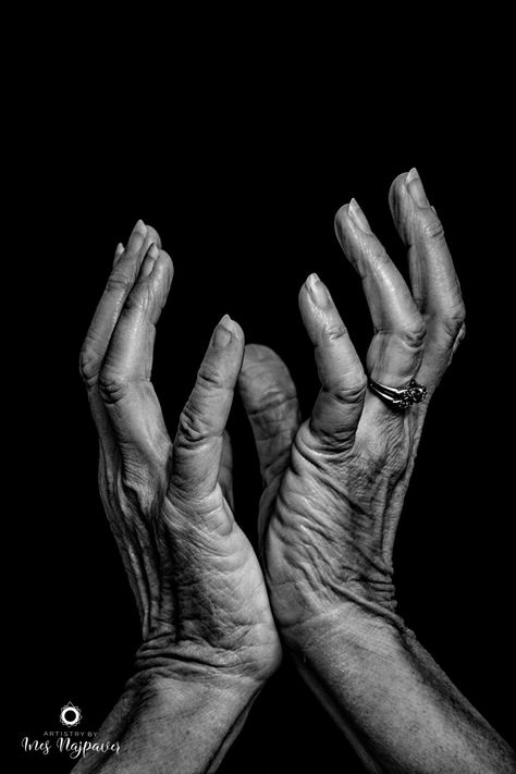 Hands Held Out, Human Body Reference Photography, Old Hands Photography, Hands Clasped Together Reference, Photos Of Hands, Hand Black And White, Black And White Hands, Hands Artwork, Hands Photography