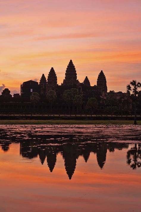 Should Siem Reap in Cambodia be on your bucket list? Yes, absolutely! Don't miss a visit to the renowned temples of Angkor Wat, the ultimate expression of the Khmer Empire. The sunrise at Angkor Wat temple is considered one of the top experiences to do in South East Asia! Angkor Wat Cambodia, Angkor Wat Temple, Khmer Empire, Cambodia Travel, Stuck At Home, Enjoy Reading, South East Asia, Southeast Asia Travel, Best Sunset