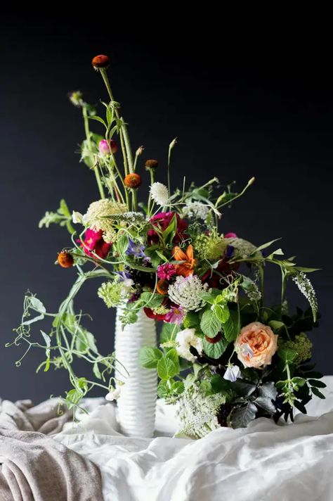 These are the biggest wedding flower trends for 2020 | London Evening Standard Wedding Flower Trends, British Flowers, Flower Company, Spring Bulbs, Deco Floral, Planting Bulbs, Flower Farm, Floral Centerpieces, Fall Flowers