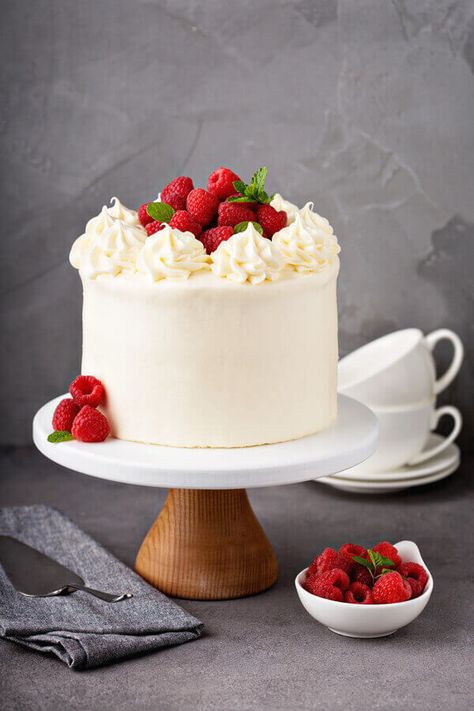 Classic White Frosting - Made with flour, milk, butter, vegetable shortening, powdered sugar, vanilla | CDKitchen.com Chocolate Cake White Frosting, White Icing Recipe, Raspberry Cakes, White Frosting Recipes, Birthday Cake Icing, Homemade White Cakes, Vegetable Shortening, White Cake Recipe, Cake White