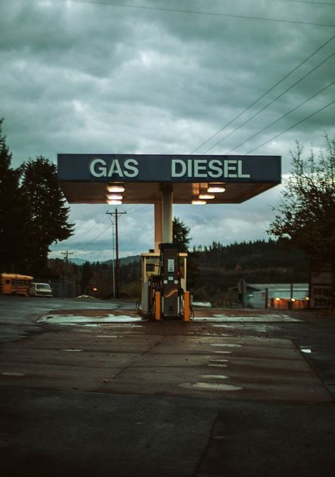 gas station Small Town Mystery, Last Night On Earth, Vintage Road Trip, Small Town Life, Gas Pump, American Gothic, Vintage Landscape, A Town, Pretty Photos