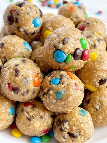 Monster Cookie Energy Balls, Gluten Free Monster Cookies, Homemade Kettle Corn, Oatmeal Energy Bites, Energy Balls Recipe, Oatmeal Balls, Crunch Cookies, Energy Balls Healthy, Butter Crunch