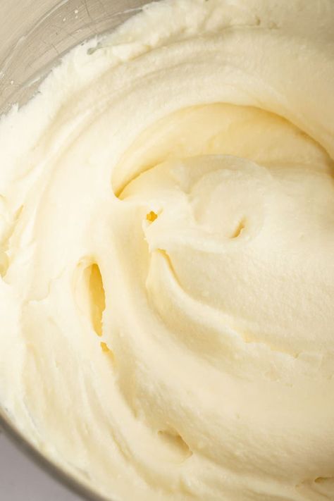 Cinnabon Frosting Recipe - CopyKat Recipes Cinnabon Frosting Recipe, Copycat Cinnabon, Citron Recept, Pudding Recept, Lemon Mousse, Copykat Recipes, Mousse Recipes, Cake Fillings, Lemon Desserts