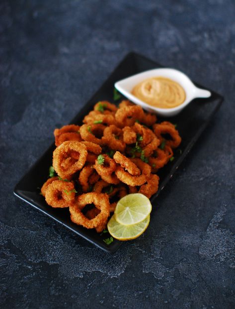 Cooking Squid, Squid Rings, Fried Squid, Fried Butter, Squid Recipes, Homemade Garlic Butter, Dark Food, Fav Food, Crispy Fry