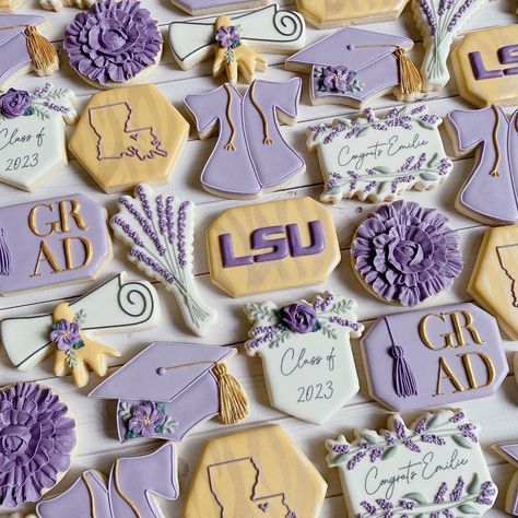 Congratulations to Emilie and all the 2023 graduates! 🎓 #graduationcookies #lsugraduationcookies #lsucookies | Instagram Lsu Cookies, College Graduation Cookies, Night Owl Cookies, College Cookies, 2024 Cookies, Graduation Sugar Cookies, Cookie Decorations, Cake Pop Decorating, Owl Cookies