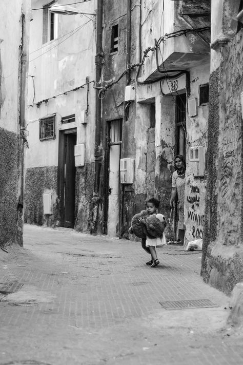 Morocco Street Photography, Moroccan People, Morocco Flag, Moroccan Culture, I Tried My Best, Flag Art, The Lifestyle, Black And White Photography, The Streets