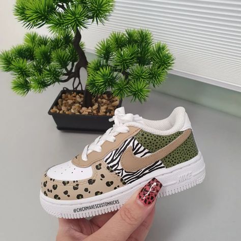 Chick Makes Custom Kicks on Instagram: “Air Force 1 "Bonsai" Show this post some love! Leave a 💚💚💚 in de comments. Please like and save this post 🏴💕 @babypowergram @kidzootd…” Baby Air Force Ones, Customized Air Force 1, Cowboy Baby Shower Theme, Custom Baby Shoes, Disney Attire, Custom Sneakers Diy, Custom Painted Shoes, Custom Shoes Diy, Diy Sneakers