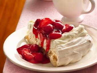 Berries On A Cloud, Fresh Berries Dessert, Best Food Recipes, Meringue Desserts, Torte Recipe, Berry Dessert, Soften Cream Cheese, Cherry Pie Filling, Desserts To Make