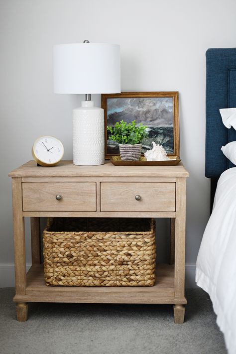 Summer Guest Room Design Ideas Guest Room Design Ideas, Bedroom Bedside Table Ideas, Lake House Guest Bedroom, Bed Side Table Decor, Bedroom Side Table Ideas, Styling Bedroom, Bedside Table Ideas, Bedroom Side Table, Farmhouse Guest Bedroom