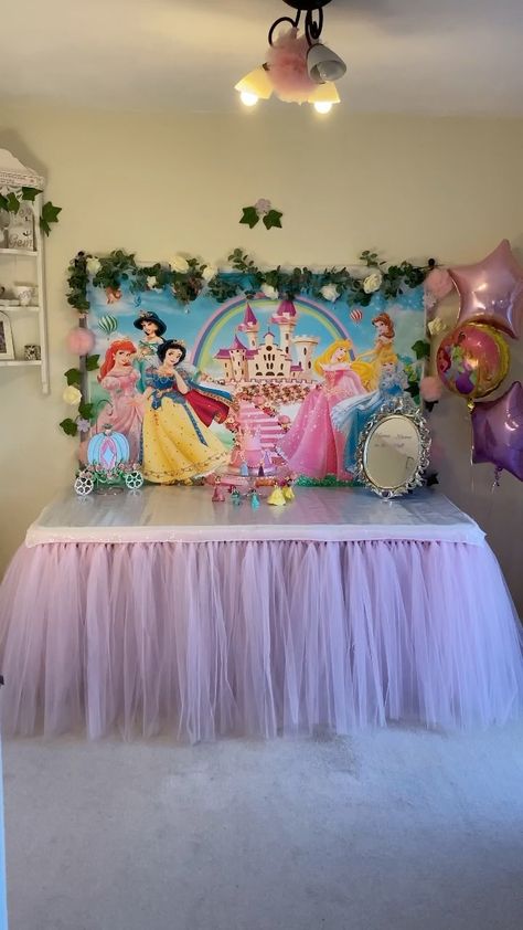 Disney Princess Table Decorations, Princess Cake Table, Princess Table, Disney Princess Birthday, Birthday Table, Princess Cake, Table Display, Sweet Table, Cake Table