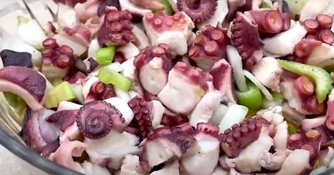 Octopus Salad Recipe 🇮🇹 Octopus Salad Recipe, Octopus Salad, Christmas Eve Dinner, Cold Salad, Holiday Meals, Taste Testing, Garlic Salt, Chopped Onions, Sea Food