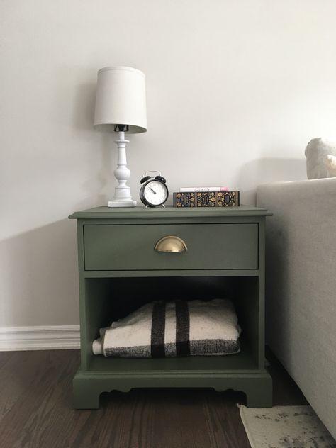 Night Stand Flipping Ideas, Olive Green Nightstand, Refinished Side Tables Ideas, Dark Green Nightstand, Bedside Table Flip, Cute Nightstands Aesthetic, Nightstand Color Ideas, Nightstand Refurbished, Refurbished Night Stand Ideas