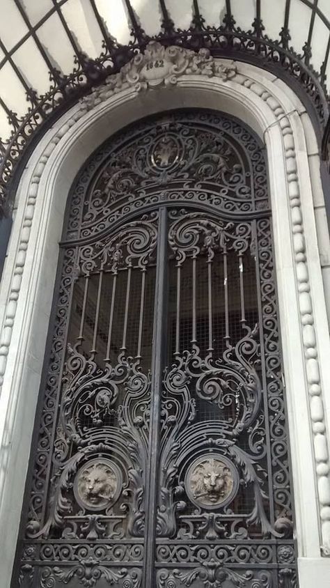 Wrought Iron Decor, Gorgeous Doors, Iron Gate Design, Classic Doors, Door Gate Design, Wrought Iron Doors, Cool Doors, Wrought Iron Gates, Lan Can