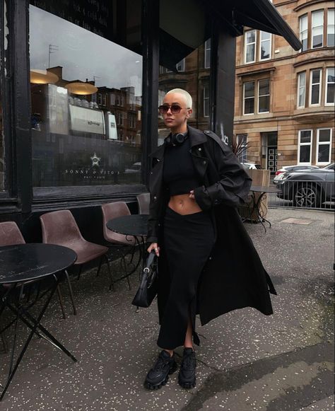 Bald Women Style Outfits, Buzz Cut Outfit Women, Shaved Head Outfits, Bald Women Fashion Outfits, Bald Women Style, Bald Women Aesthetic, Baldie Baddie, Bald Women Fashion, Buzz Cut Women