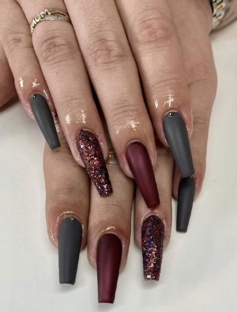 Maroon Nail Designs, Maroon Nail, Black Coffin Nails, Maroon Nails, Summer Toe Nails, Matte Nails Design, Gray Nails, Burgundy Nails, Sparkle Nails