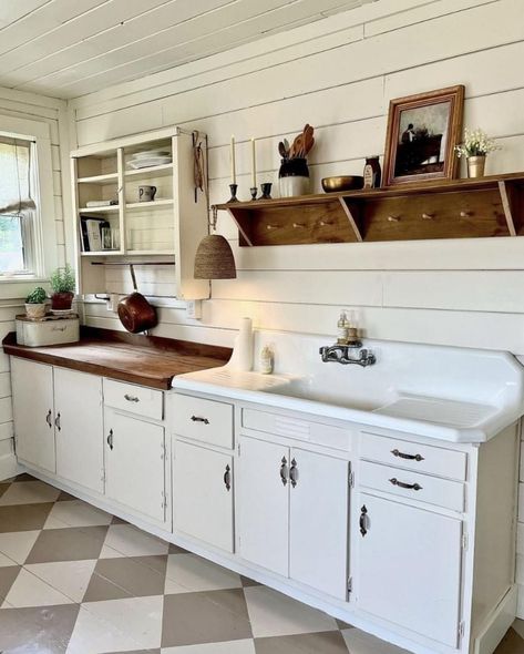 Old Farmhouse Aesthetic, Cozy Room Ideas, Room Ideas For Men, Room Ideas For Men Bedroom, Unfitted Kitchen, Men Bedroom, New England Farmhouse, Home Decor Cozy, Farmhouse Aesthetic