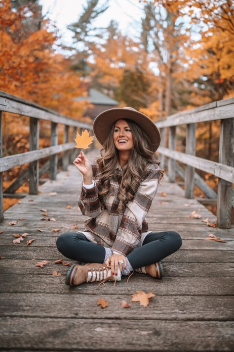 The Boots You’ll Wear All Season Long – Southern Curls & Pearls Fall Photo Clothing Ideas, Fall Winter Photoshoot Ideas, Fall Outdoor Portraits, Fall Urban Photoshoot, Cute Fall Pic Ideas, Fall Season Photoshoot, Fall Photoshoot Women, Woman Fall Photoshoot, Cold Weather Photoshoot Outfit