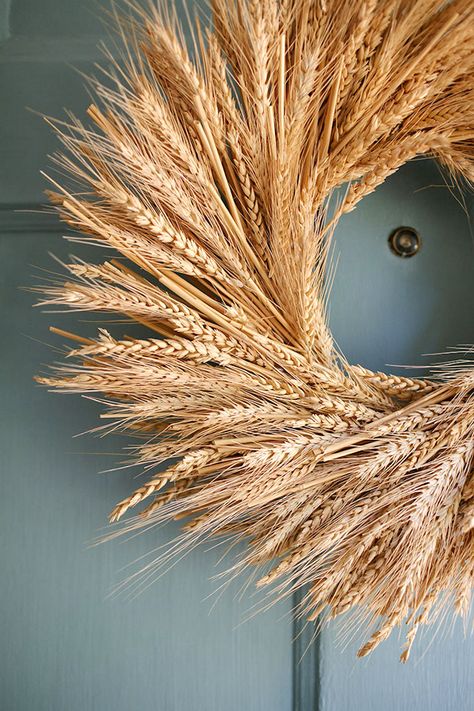 Outside Fall Decor, Deco Champetre, Straw Wreath, Deco Nature, Diy Fall Wreath, Deco Floral, Autumn Wreaths, Fall Diy, Fall Wreaths