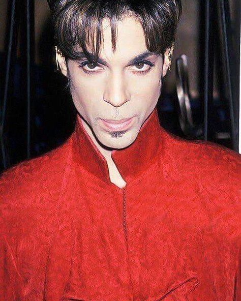 Prince 1998 Prince Makeup, Prince And Mayte, Raspberry Beret, Photos Of Prince, Rip Prince, Dearly Beloved, Roger Nelson, Prince Rogers Nelson, Purple Reign