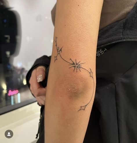 Delicate Chain Tattoo, Feminine Band Tattoo, Long Ornamental Tattoo, Symmetrical Wrist Tattoo, Dainty Elbow Tattoo, Pintados Tattoo, Tattoo Wrapped Around Ankle, Border Tattoo Ideas, Small Fan Tattoo