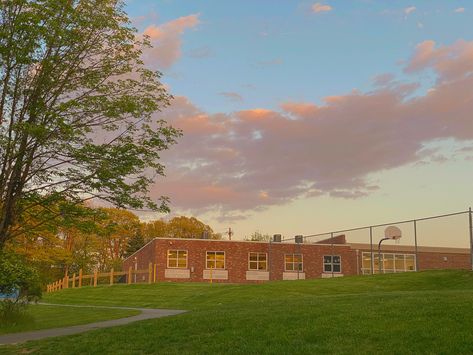 Liminal Space Childhood, Liminal Childhood, Elementary Nostalgia, Elementary School Nostalgia, Liminal School, Elementary School Aesthetic, Crunchy Childhood, Nostalgia Core Aesthetic, Liminal Dreamcore