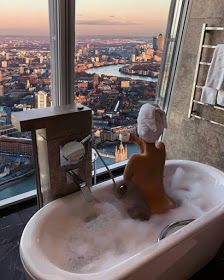 Expensive Hotel, Coffee With A View, Hotel Ads, Relaxing Living Room, Luxury Lifestyle Couple, Bath Photography, Living Room Balcony, Bath Towels Luxury, Women Photography Poses