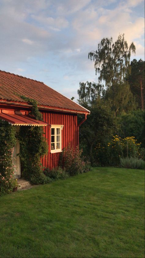 Small House Countryside, Small Countryside House, Swedish Wooden House, Sweden Summer Aesthetic, Sweden Village, Norway Countryside, Sweden Countryside, Norwegian Countryside, Sweden Life