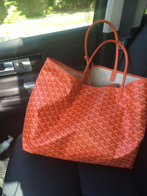 Orange Goyard Bag, Orange Goyard, Goyard Tote Outfit, Longchamp Style, Goyard Tote Bag, Uni Bag, Goyard Tote, Tote Outfit, Sweet 16 Gifts