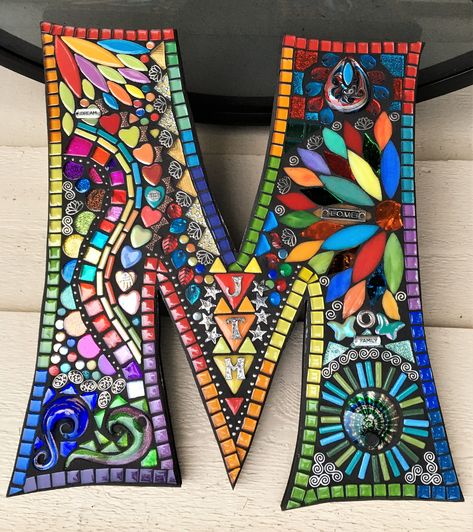 Mosaic Beads Art, Mosaic Letters, Yard Art Crafts, Tile Artwork, Rainbow Mosaic, Mosaic Art Diy, Driftwood Art Diy, Mosaic Garden Art, Mosaic Art Projects