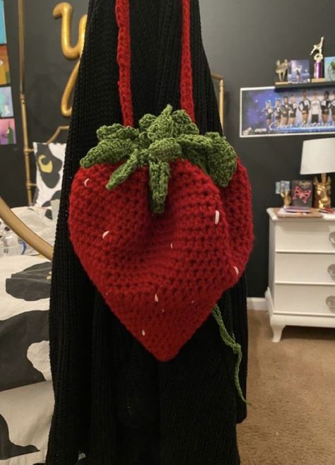 𝙢𝙮 𝙞𝙣𝙨𝙩𝙖: 𝙞𝙨𝙮𝙨𝙟𝙖𝙞 crochet bag aesthetic #crochetbagaesthetic #crochet #crochetbag #crochetbags 2.643 Free Crochet Bag Patterns, Fruit Bag, Free Crochet Bag, Crochet Fruit, Womens Crochet Patterns, Start Knitting, Crochet Daisy, Crochet Clothes For Women, Crochet Clutch