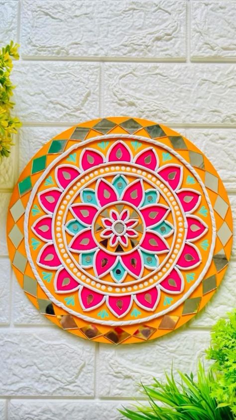 Lippan Art Rangoli, Lippan Art Rangoli For Diwali, Lippan Art Design Mirror Work On Canvas, Clay And Mirror Craft, Lippan Art For Diwali, Lippon Art Designs, Lippan Art Mirror Wall, Clay Mirror Art, Fevicryl Mouldit Ideas