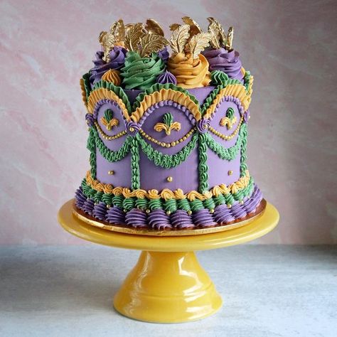 Bakey Bakes on Instagram: "It’s the day before Mardi Gras and seems like as good a time as any time to post this vintage Mardi Gras inspired cakey cake! Carnaval, as I know it back home was always a festive and happy time that I have fond memories of (although I could have done without the stink bombs…hopefully that’s not still a thing). Growing up I always saw Carnaval as Portugal’s Halloween 😆 Getting to dress up and pulling pranks in eachother. Anyway, I hope I did this cake justice and gave Mardi Gras Party Cake, Mardi Gras Cake Pops, Mardi Gras Cakes, Mardi Gras First Birthday Party, Mardi Gras Cake Ideas, Mardi Gras Birthday Cake, Lsu Cake, Masquerade Cake, 40th Anniversary Ideas