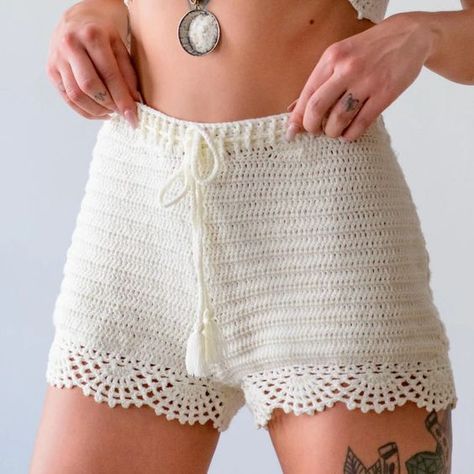 35 Crochet Shorts Patterns For Women - DIY Crafts Lace Beach Shorts, Crochet Pants Pattern, Pants Crochet, Crochet Shorts Pattern, Crochet Lace Shorts, Summer Fashion Accessories, Crochet Bottoms, Shorts Crochet, Crochet Pants