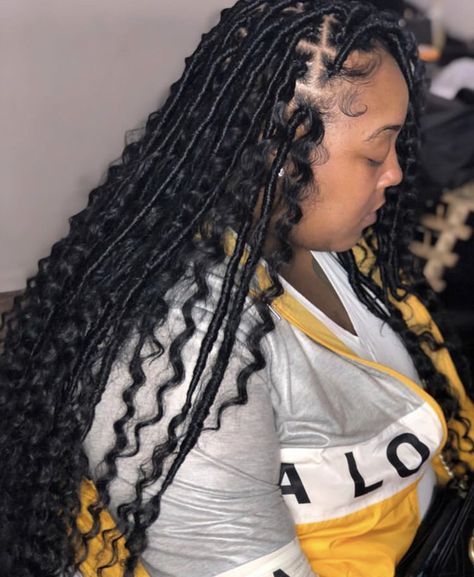 Locs Goddess, Feed In Braids Ponytail, Goddess Faux Locs, Crochet Locs, Vacation Hairstyles, Faux Locs Hairstyles, Extreme Hair, Goddess Locs, Hair Control