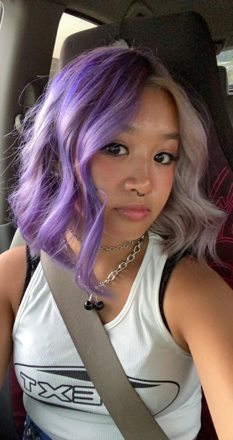 New hairrr :) Purple And White Hair Split, Half Blonde Half Purple Hair, Purple And White Hair, Lady Locks, Purple Grey Hair, Look 2023, Hippie Makeup, Split Dye, Vivid Hair