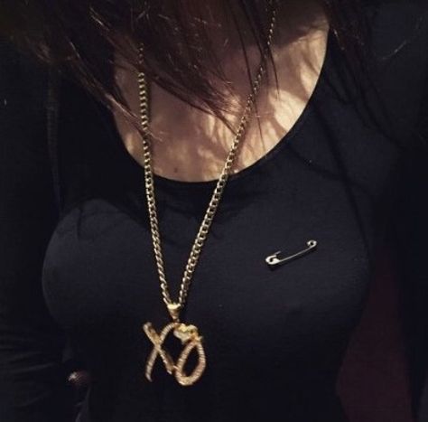 XO Necklace #pretty #fashion Xo Necklace, Abel The Weeknd, House Of Balloons, Estilo Hippie, The 1975, Miss Dior, Star Girl, The Weeknd, Bella Hadid