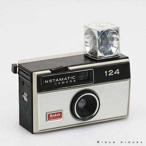 Kodak Instamatic 124...we had this!  Toes flash cubes! Instamatic Camera, Old Technology, Childhood Memories 70s, Old Cameras, Classic Camera, Vintage Memory, The Old Days, Time Flies, Vintage Electronics