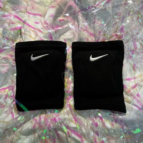 Nike Volleyball knee pads Dr Ideas, Volleyball Gear, Nike Volleyball, Volleyball Knee Pads, Volleyball Inspiration, Nike Accessories, Knee Pads, Nike Black, Volleyball