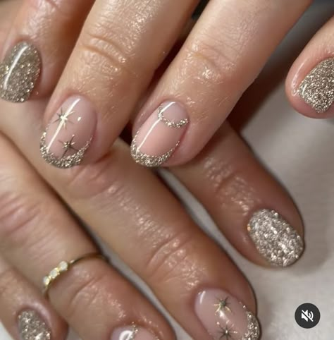 Disco Gel Nails Design, Disco Nail Designs, Mirror Ball Nails, Disco Ball Nail Art, Mirrorball Nails, Disco Nails Designs, Christmas And New Years Nails, Disco Ball Nails, Sparkle Gel Nails