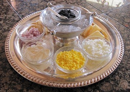 Caviar Serving Ideas, Russian Dinner, How To Serve Caviar, Caviar Appetizers, Toast Points, Nye Cocktail, Russian Party, Whats Cooking, Cheesesteak Recipe