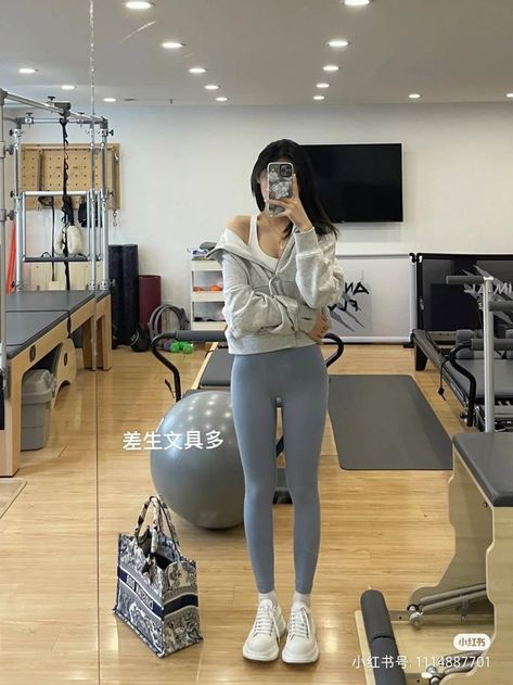 Gym Outfits For Women Korean, Workout Clothes Korean, Gym Korean Outfit, Asian Gym Outfit, Workout Aesthetic Korean, Korean Gym Aesthetic, Korean Workout Outfit, Pilates Outfit Style, Korean Gym Outfit