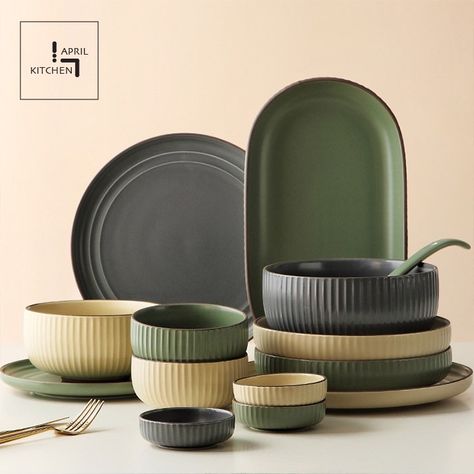 Green Kitchen Utensils, Assiette Design, Green Kitchen Accessories, Kitchenware Set, Pots And Pans Sets, Kitchen Dinnerware, Ceramic Dinnerware, Ceramic Kitchen, Ceramics Ideas Pottery