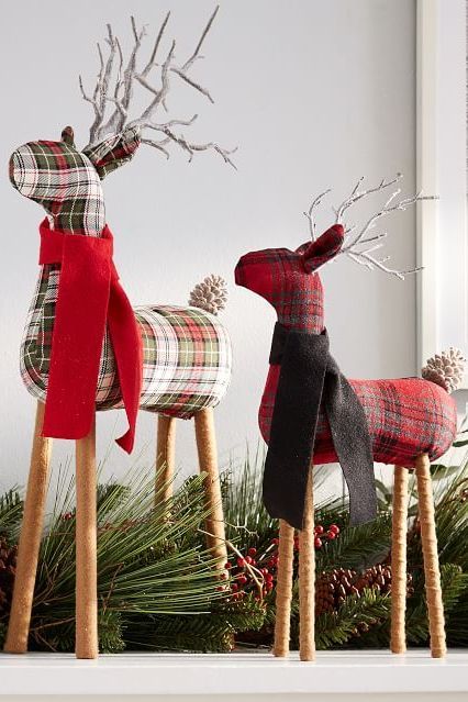 Christmas Decorating Ideas Reindeer Reindeer Diy, Tartan Christmas, Reindeer Decorations, Unique Christmas Decorations, Diy Christmas Decorations Easy, Easy Christmas Diy, Christmas Decorations Rustic, Primitive Christmas, Christmas Sewing