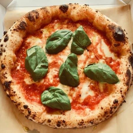 Authentic Neapolitan Pizza Recipe | Make The Perfect Neapolitan Pizza Neapolitan Pizza Dough Recipe, Pizza Napolitaine, Authentic Italian Pizza, Neopolitan Pizza, Italian Pizza Recipe, Neapolitan Pizza, Best Pizza Dough, Pizza Fatta In Casa, Pizza Recipes Homemade