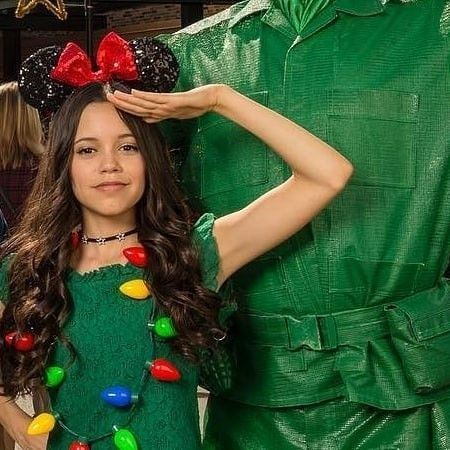 Black Phone Background, Girly Girl Outfits, Sadie Sink, Christmas Icons, Jenna Ortega, Girly Girl, Celebrity Crush, Pretty Woman, Actors & Actresses