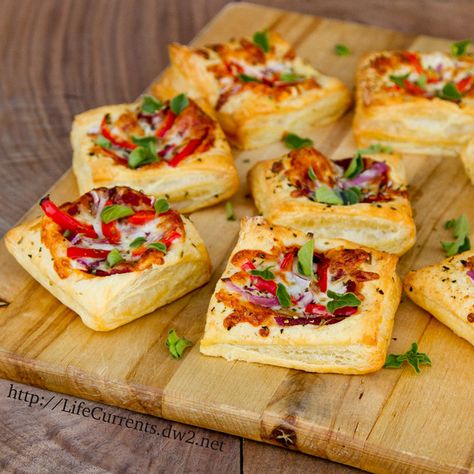 Tailgate Snacks, Diy Easy Recipes, Easy Pizza, Finger Food Appetizers, Super Bowl Food, Snacks Für Party, Christmas Appetizers, Best Appetizers, Pastry Recipes