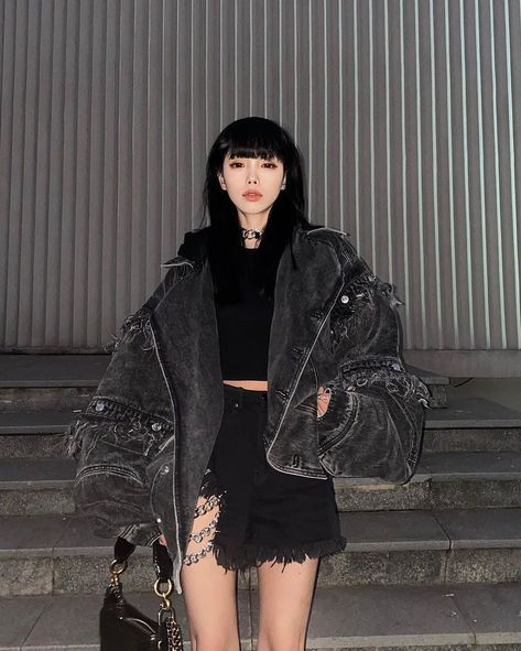 Hiphop Fashion Women, Sick New World, Korean Hiphop, Hiphop Fashion, Lil Black Dress, Looks Black, Grunge Style, Outfit Inspo Fall, Girly Fashion