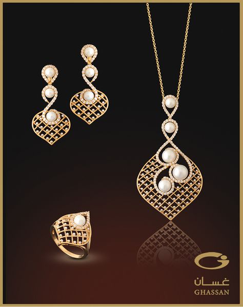 Gold Half Set Designs, Half Set Gold Jewelry, Pearls Jewelry Diy, Jewelry Necklace Simple, Diamond Pendants Designs, Art Jewelry Design, Gold Mangalsutra Designs, Diamond Pendant Sets, Jewelry Design Drawing