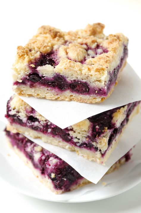 Blueberry Crumble Bars via @theforkedspoon #blueberry #dessert #easyrecipe #bars #sweet #theforkedspoon Heart Healthy Recipes Breakfast, Easy Blueberry Crumble, Mixed Berry Crumble, Berry Crumble Bars, Blueberry Crumble Bars, Blueberry Bars, Pie Making, Homemade Pie Crust, Crumb Bars