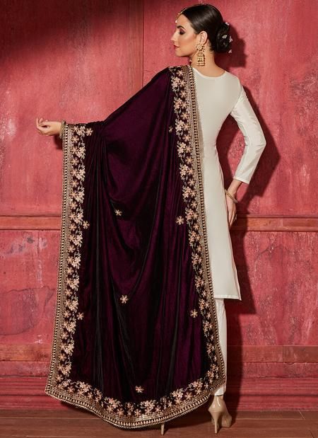 Velvet Shawls, Bridal Anarkali Suits, Indian Suits For Women, Rajasthani Dress, Shadi Dresses, Embroidered Shawl, Velvet Dress Designs, Velvet Shawl, Velvet Texture